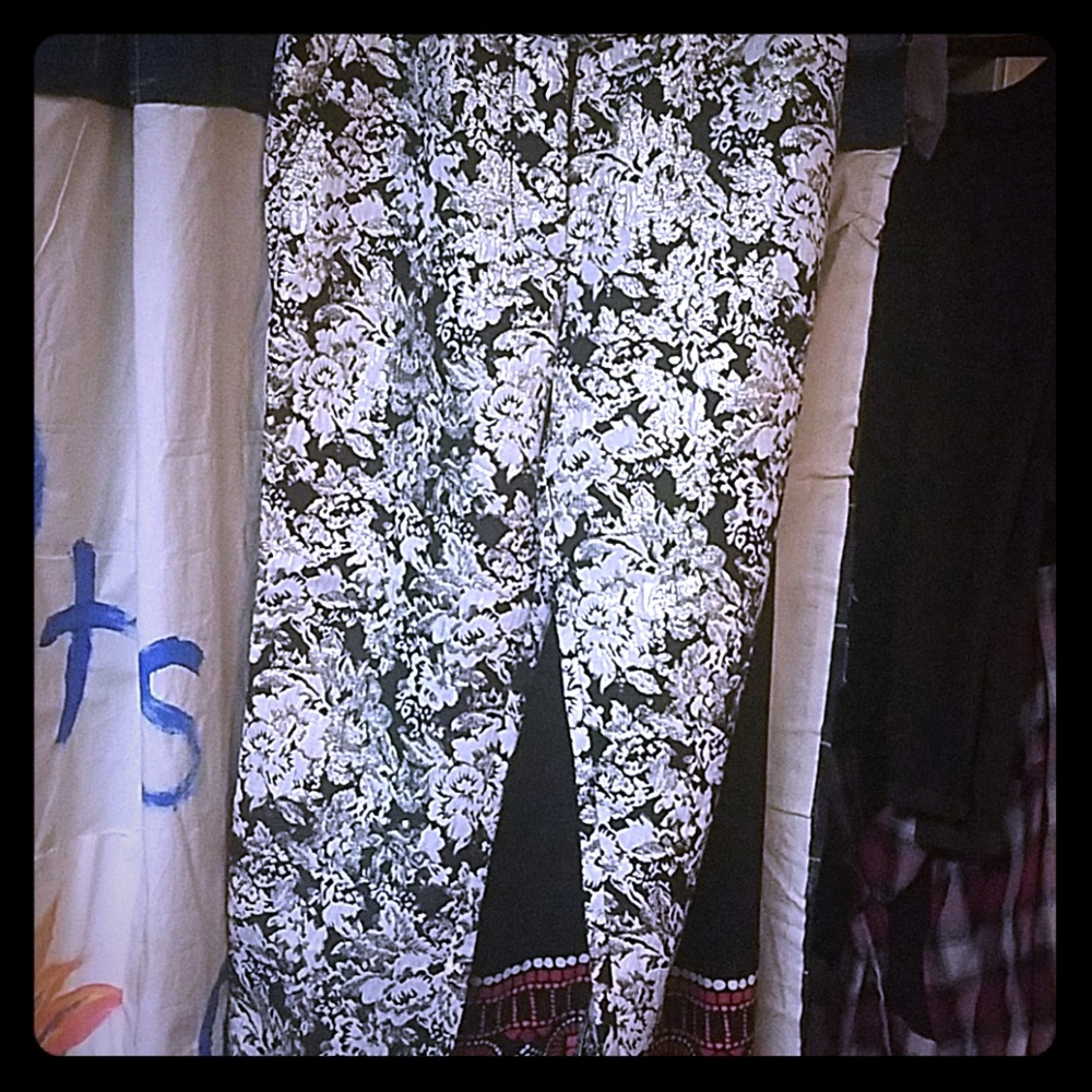 Women size Large pant never worn. However without